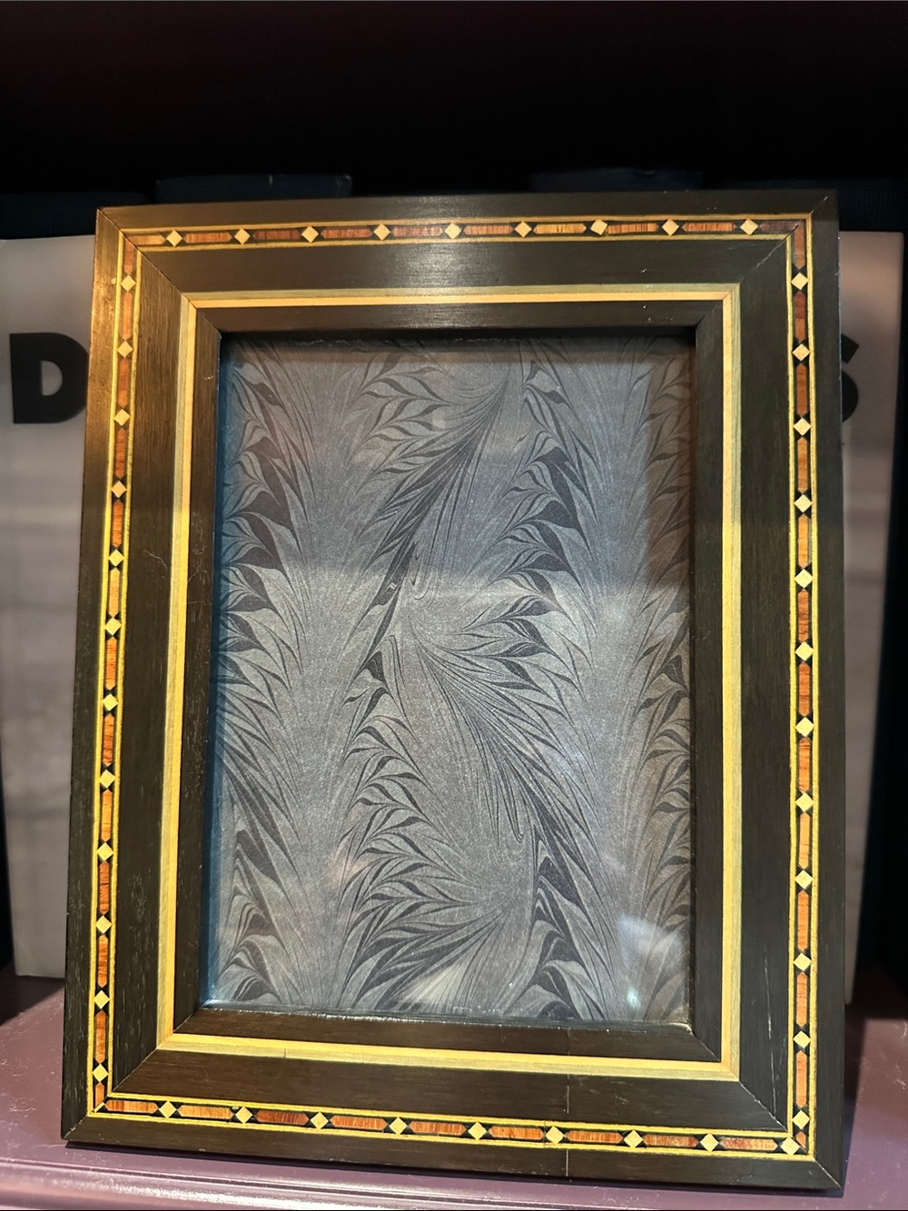 Dorvilliers Inlaid Burl Wood Picture Frame. Opening : 4.5" x 6.5"